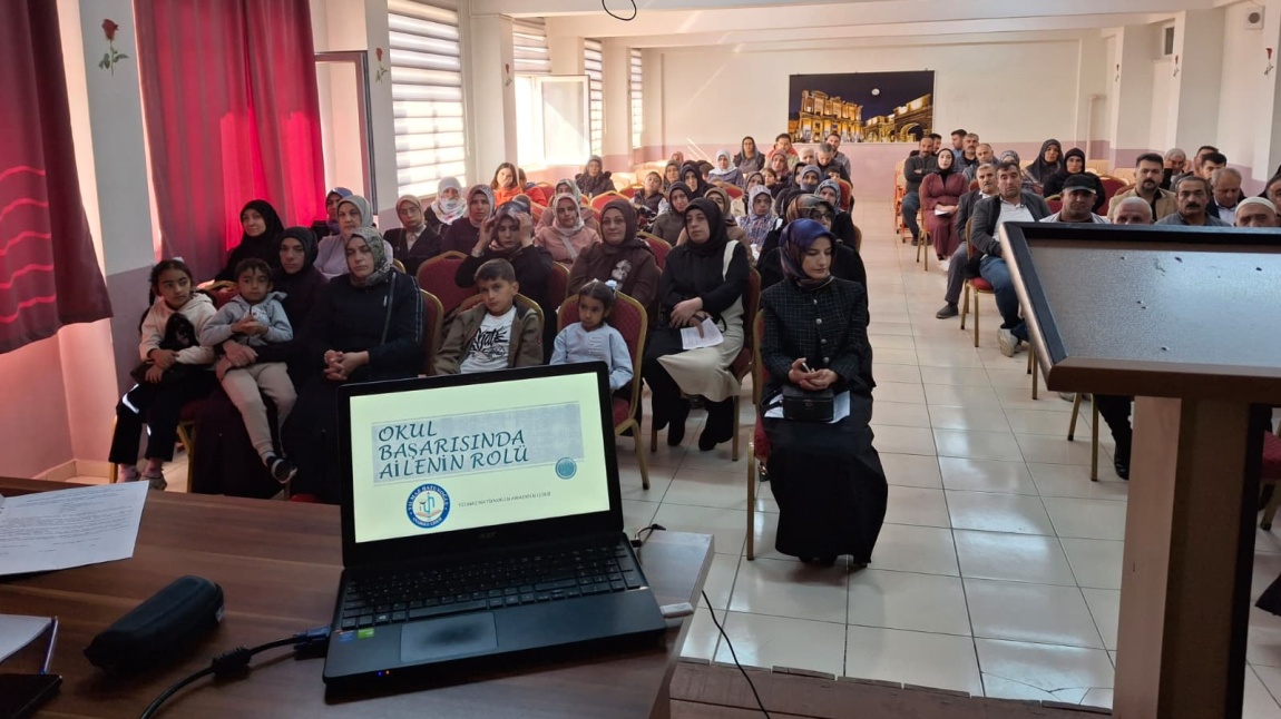 Veliler İçin Bilgilendirici Seminer: Okul Başarısında Ailenin Önemi